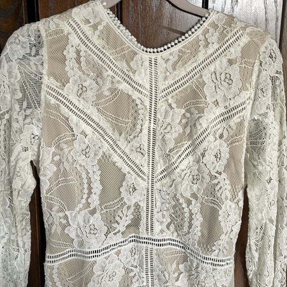 NWOT Antique off- White lace backless dress w/bell sleeves! Stunning, gorgeous! - Picture 2 of 7
